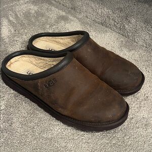 Men’s UGG slip on